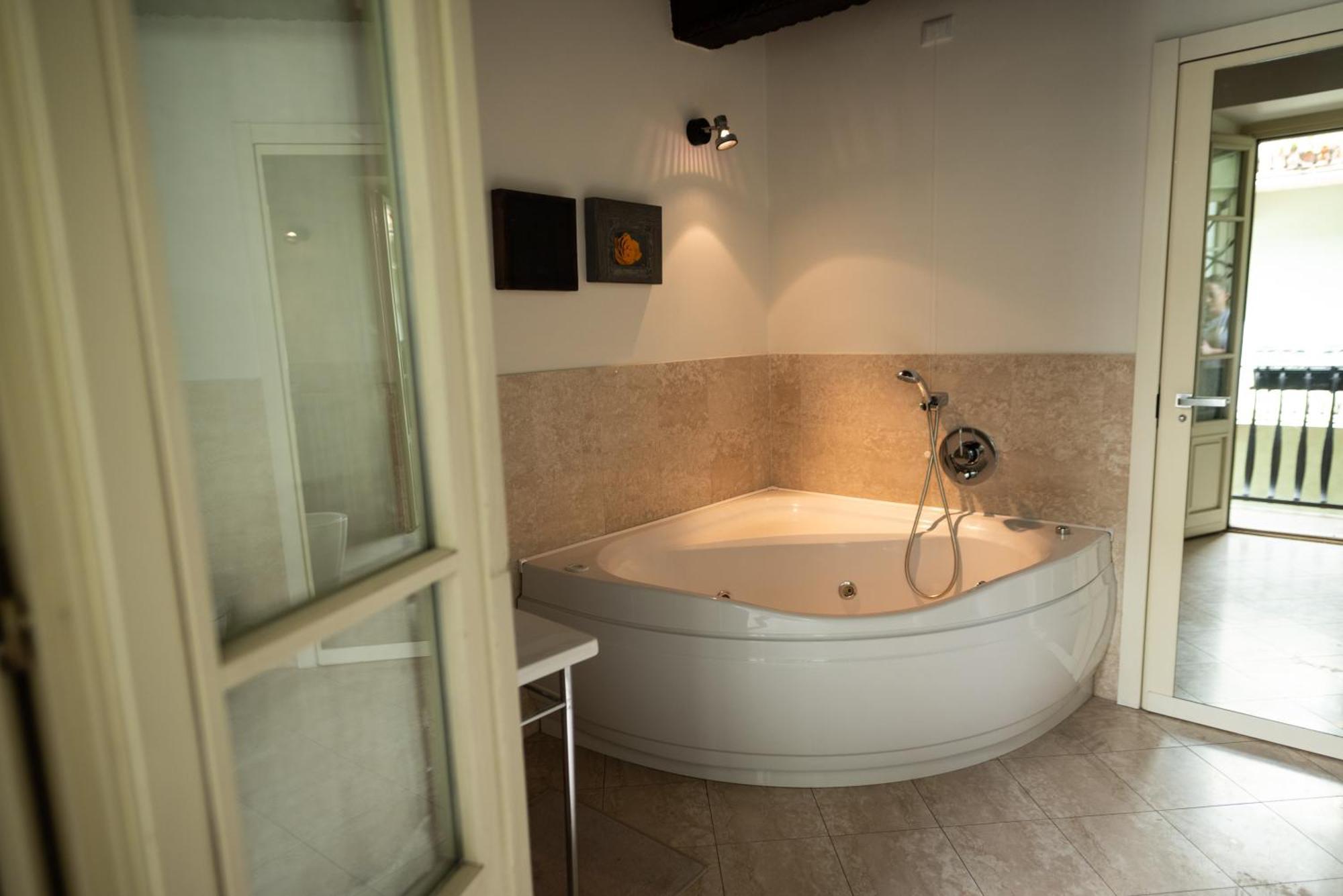 Suite N7 - Rifugio D'Epoca Con Posto Auto เบรเชีย ภายนอก รูปภาพ